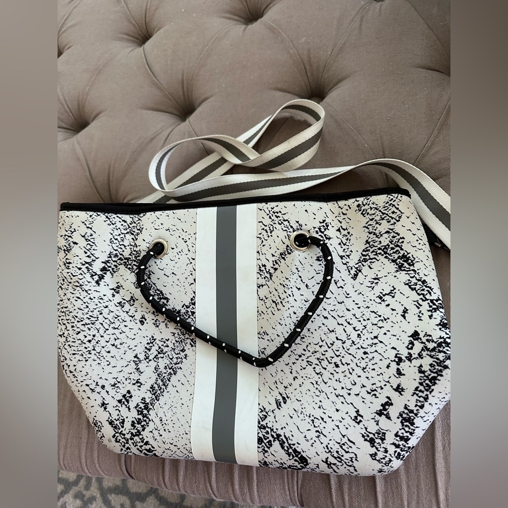 Shoulder bag - also can be a backpack